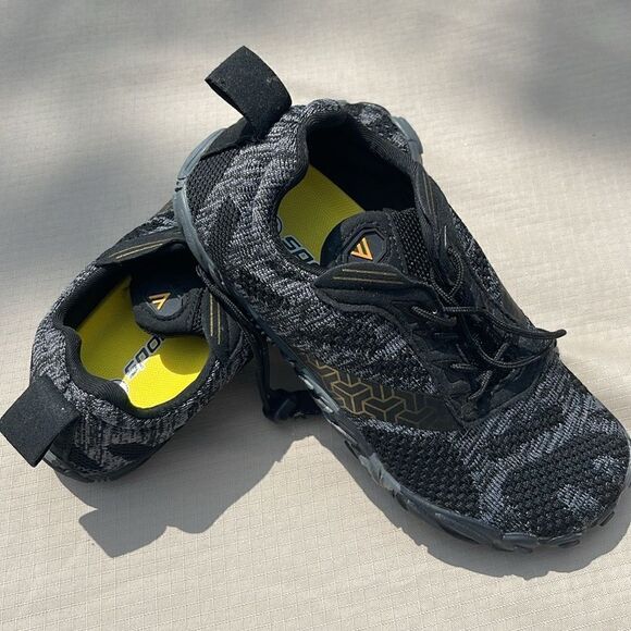 Water Shoes for Women Quick-Dry Aqua Sock Barefoot for Lake, River, Never Worn - Picture 3 of 6